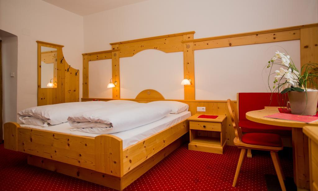 Hotel Restaurant Schaurhof Sterzing Buitenkant foto