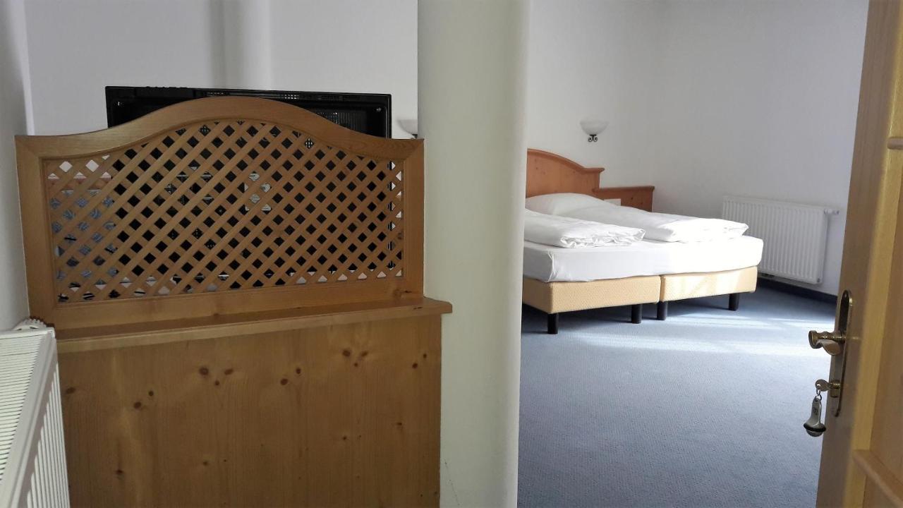 Hotel Restaurant Schaurhof Sterzing Buitenkant foto